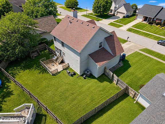 2nd image of 302 Woodland Lakes Dr