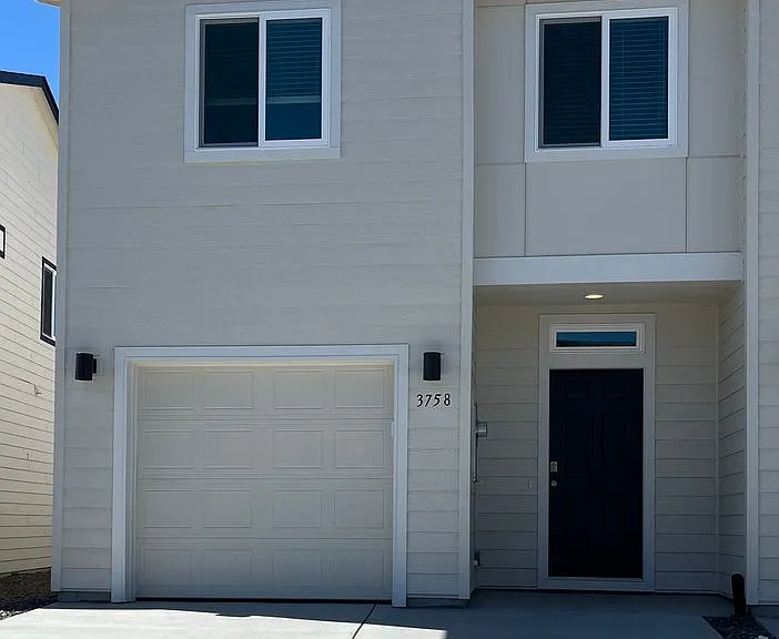 3758 S Roosevelt Pl — Photo 2