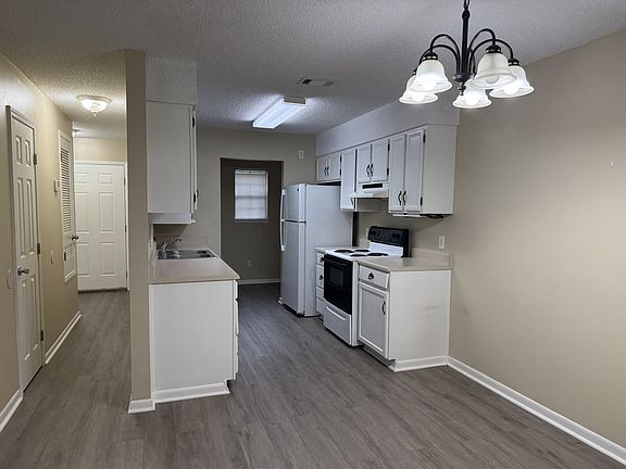 2nd image of 816 Shadow Ln #1