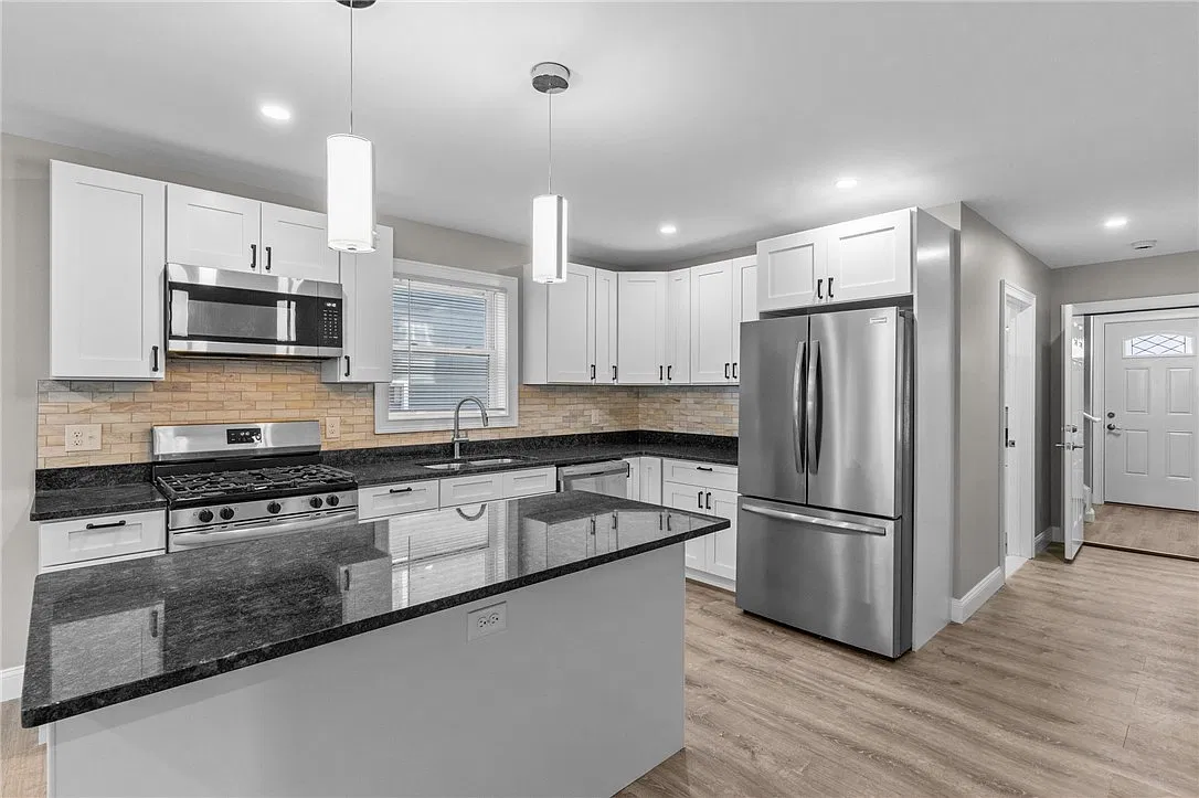 3 bed, 1400 sqft, $2,850 — Photo 3