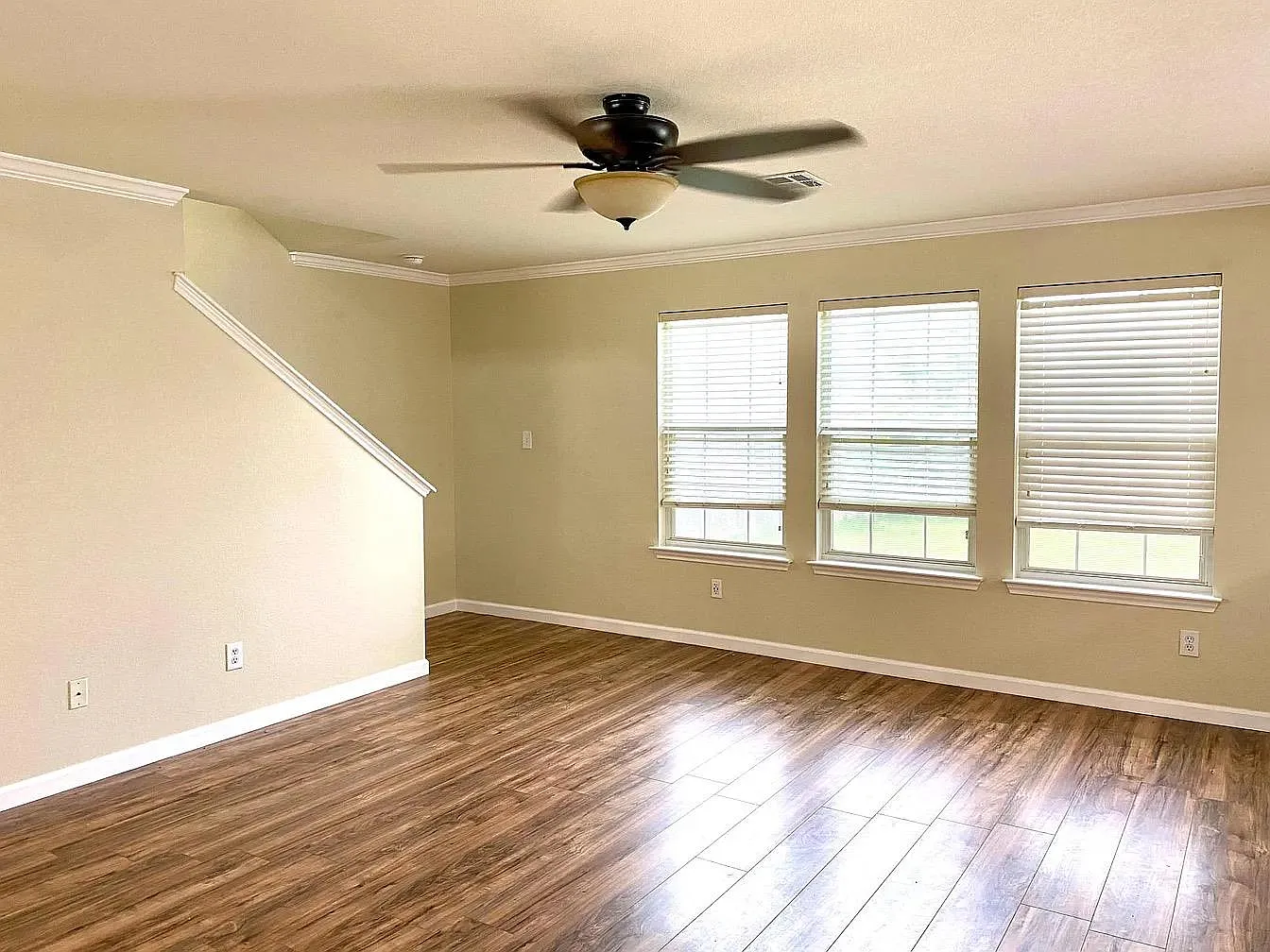 4 bed, 2.5 bath, 2005 sqft, $2,100 — Photo 3