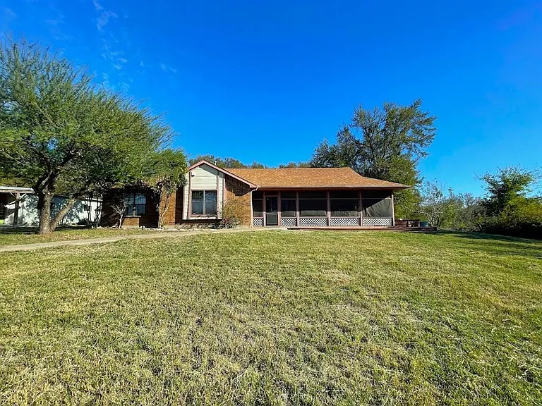 5001 Blue Bluff Rd — Photo 1