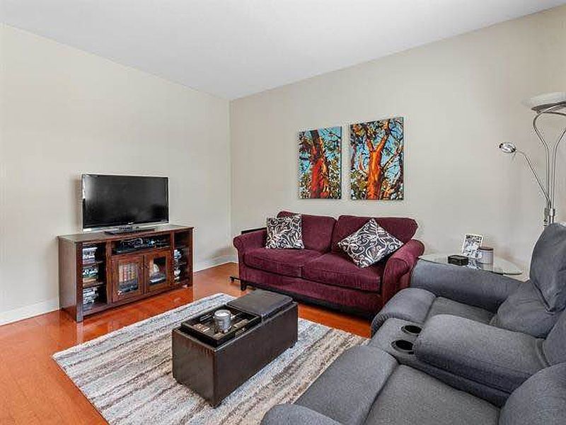 Surrey Townhouse for rent - 4 Bedrooms — photo 3