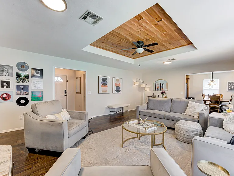 2109 S August St — Photo 10