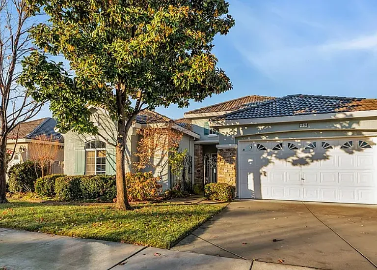 4820 Monte Mar Dr — Photo 2