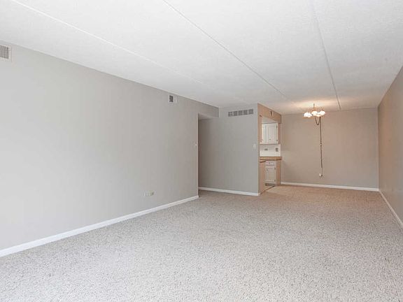 4th image of 502 Redondo Dr APT 203