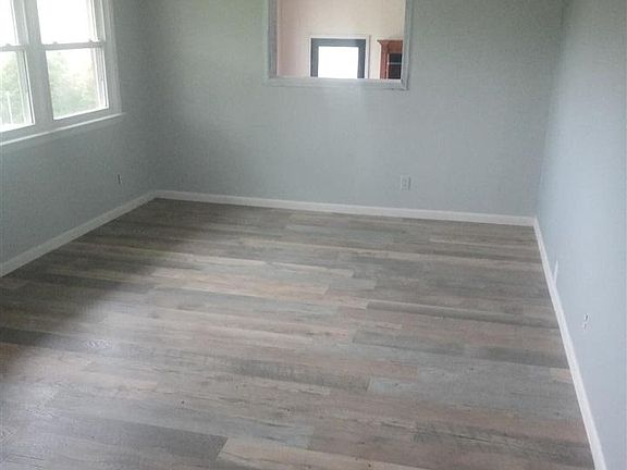 4th image of 24 Harper Cir
