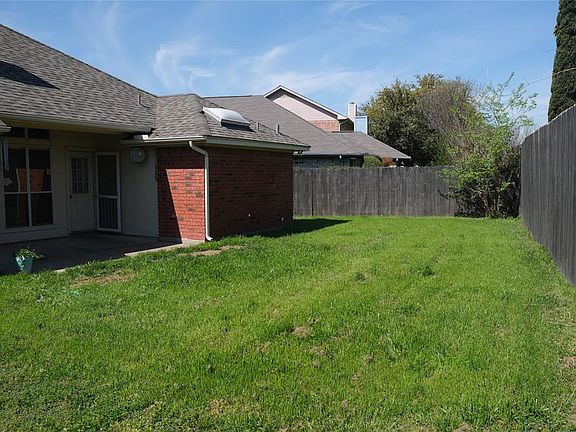 5th image of 2866 Briar Hill Dr