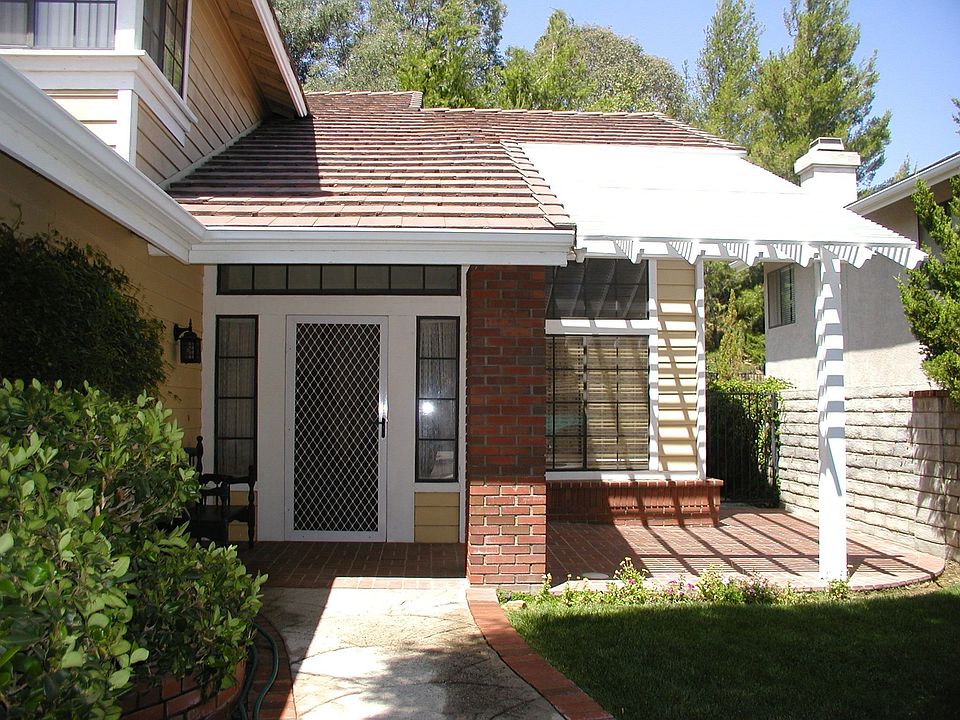 2nd image of 28609 Greenwood Pl