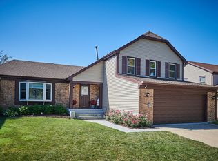 1225 John Dr, Hoffman Estates, IL 60169