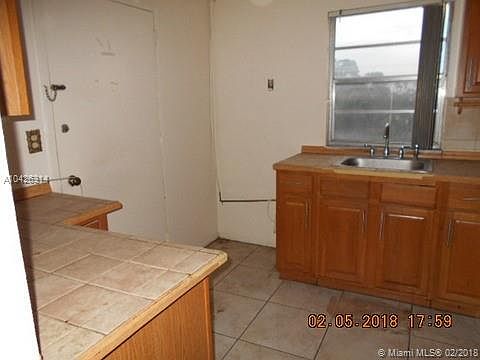 5th image of 2025 NE 164th St APT 316