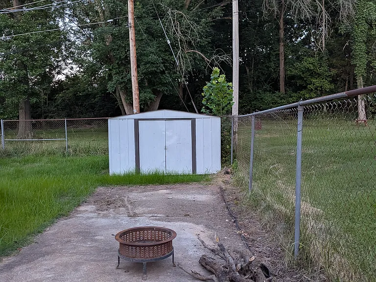 2223 Jackson Dr — Photo 31