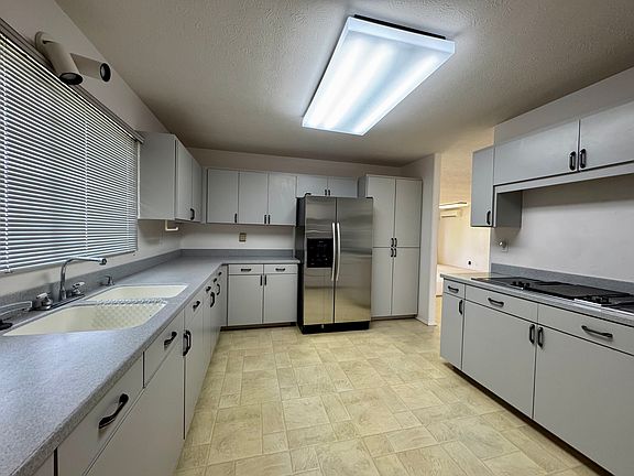 Kitchen with plenty of cabinet space