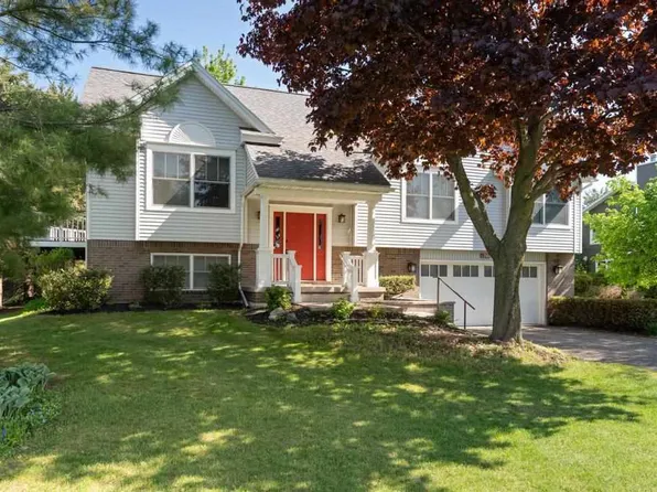749 Bren Del Dr, Petoskey, MI 49770