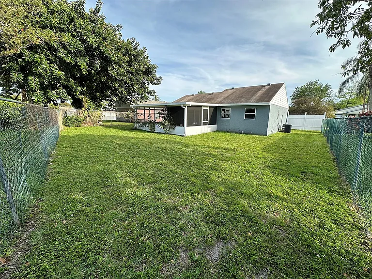 8395 Garden Gate Pl — Photo 17
