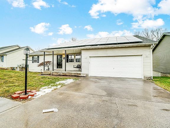 3rd image of 120 Elizabeth Dr