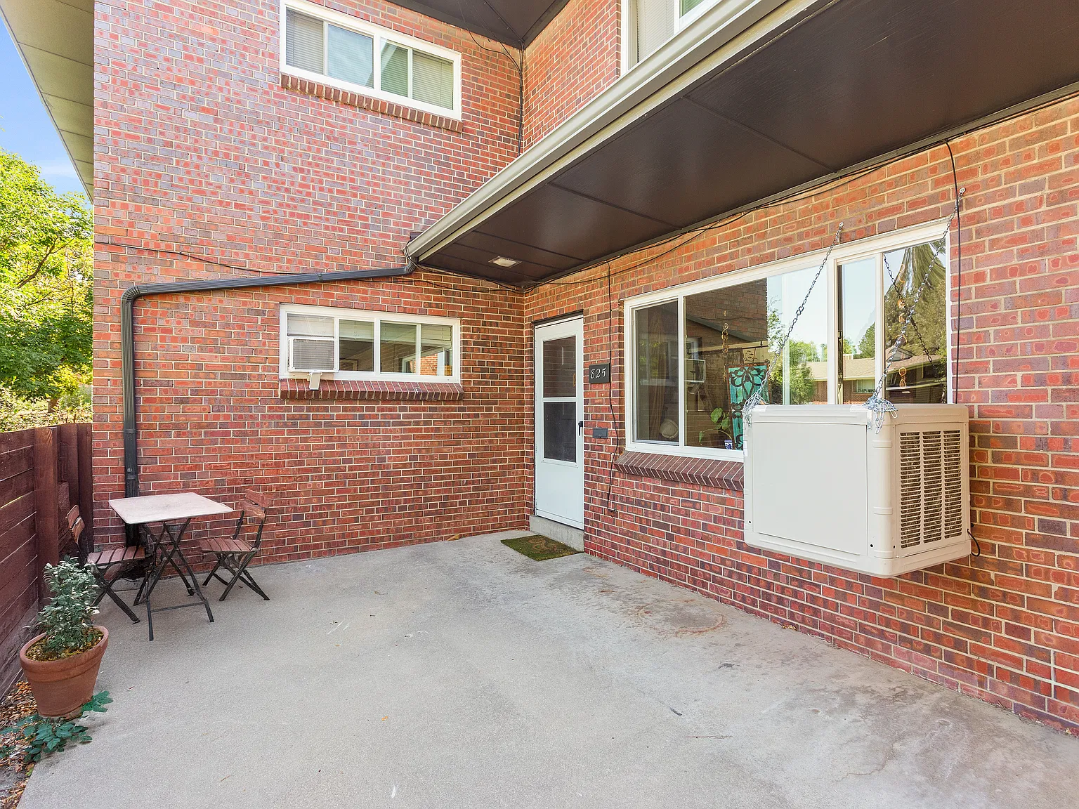 825 Glencoe Street — Photo 2