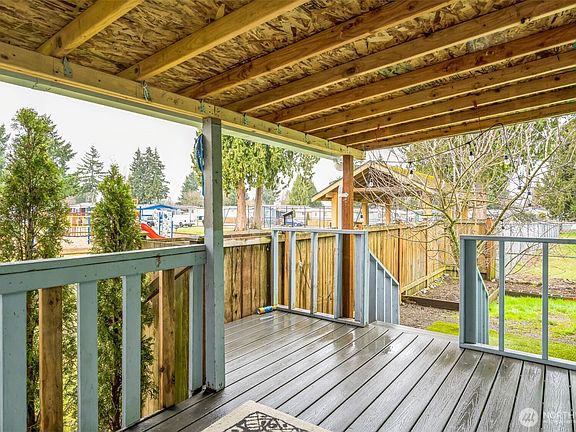 3rd image of 401 37th St SE #18