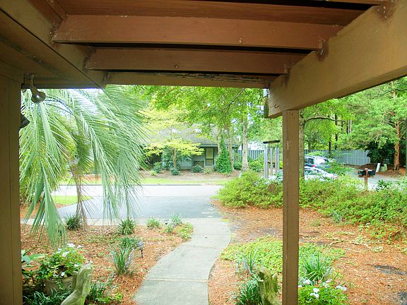 4th image of 989 Briarwood Dr
