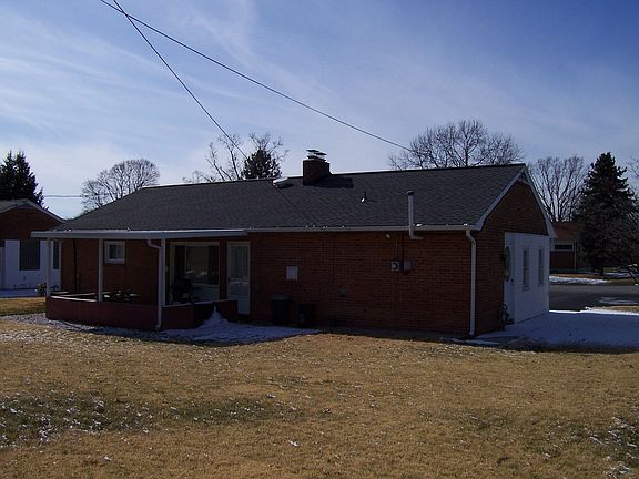 Nice, Level Back-yard