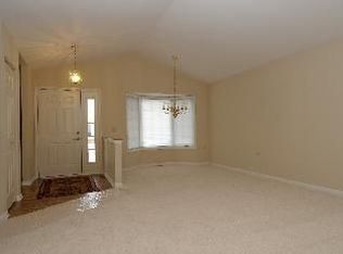 1379 Luther Ln, Arlington Heights, IL 60004