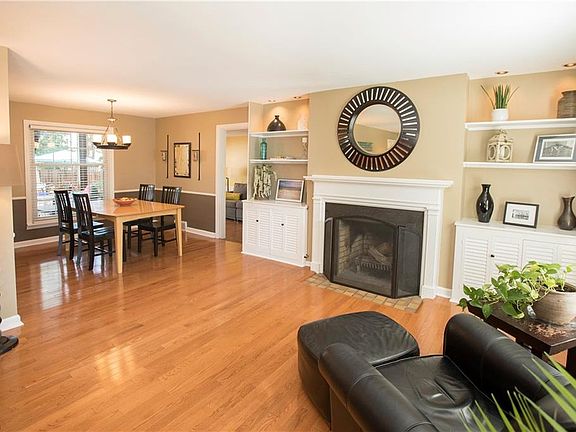 3rd image of 21092 Stratford Ave