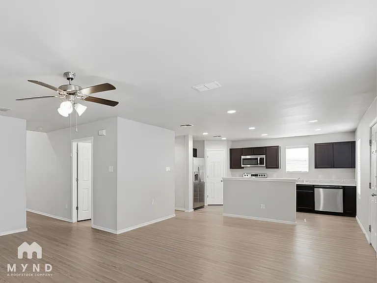 9425 Apple Ridge Ln — Photo 3