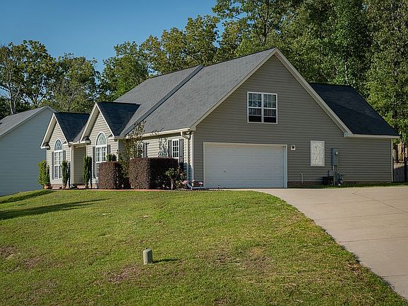 dbl grg w/large driveway