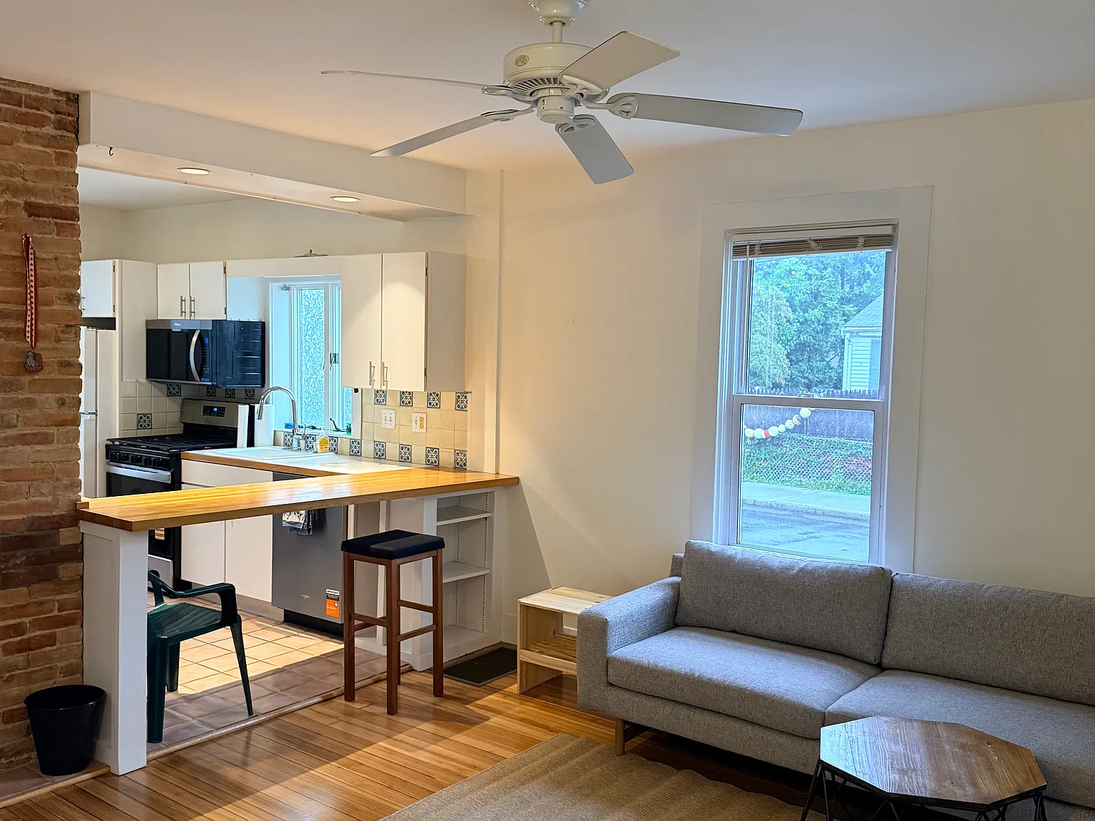 2 bed, 1.5 bath, 998 sqft, $4,300 — Photo 1