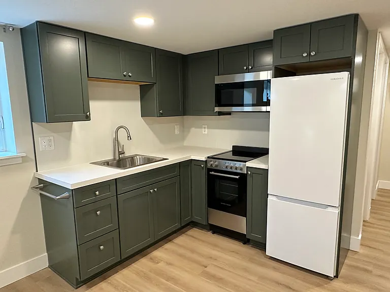 2412 Columbia St SW #B — Photo 14
