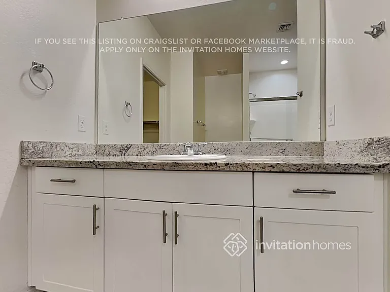 2702 E Omega Dr — Photo 11