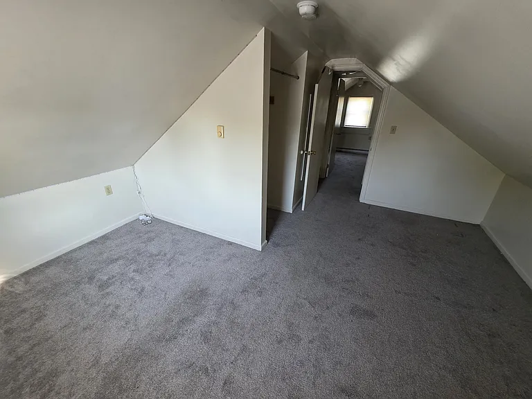 923 E 38th St — Photo 3