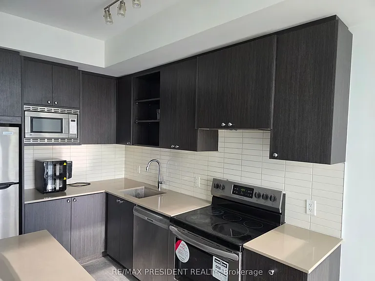 60 George Butchart Dr #112 — Photo 8
