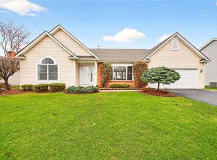 812 Whistlers Cove Ln, Rochester, NY 14612
