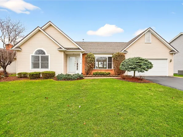 812 Whistlers Cove Ln, Rochester, NY 14612