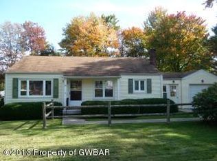 16 Oak Dr, Dallas, PA 18612