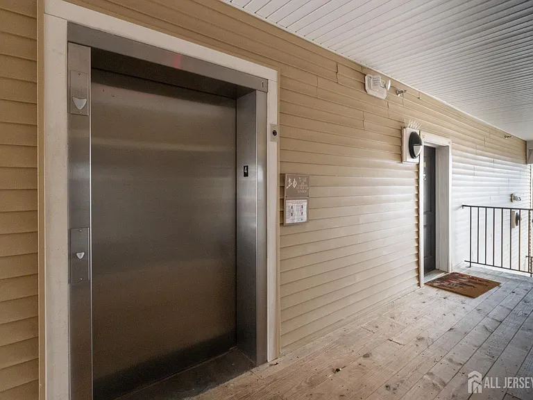 541 E Celebration Way — Photo 23