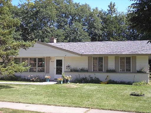 1st image of 303 Wellesley Ln