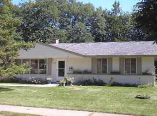 303 Wellesley Ln, Schaumburg, IL 60193
