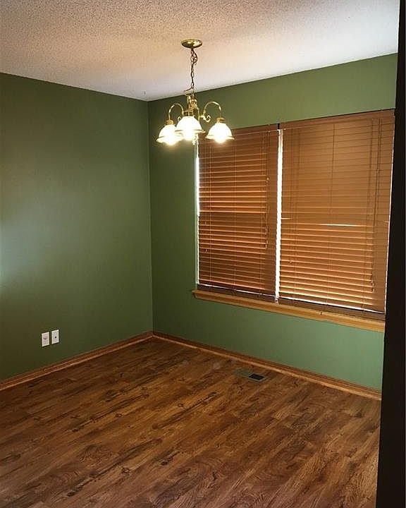 1st image of 5 Regent Ln