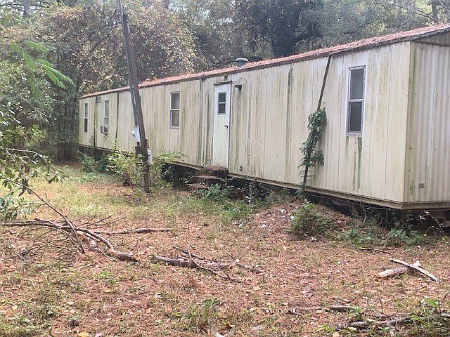 2nd image of 150 Oakwood Ln