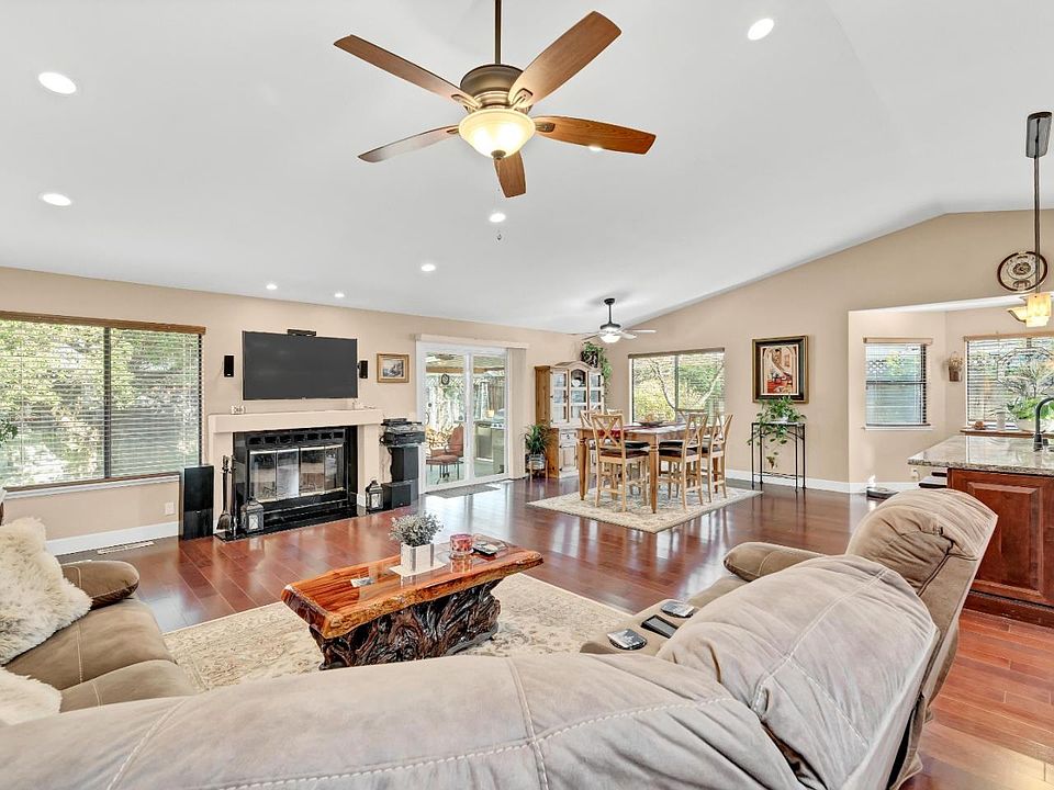 1st image of 15930 El Pajaro Ct