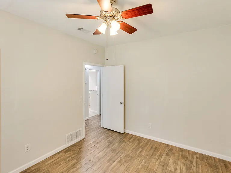 425 Provincetown Ln — Photo 18