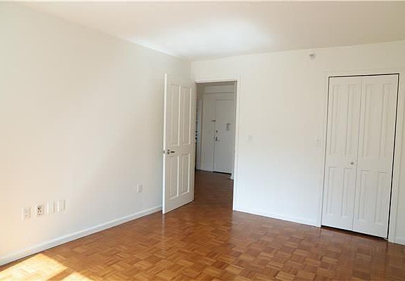 2nd image of 350 W 43rd St APT 25E