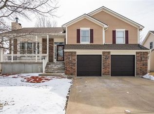 185 W Colleen Ct, Gardner, KS 66030