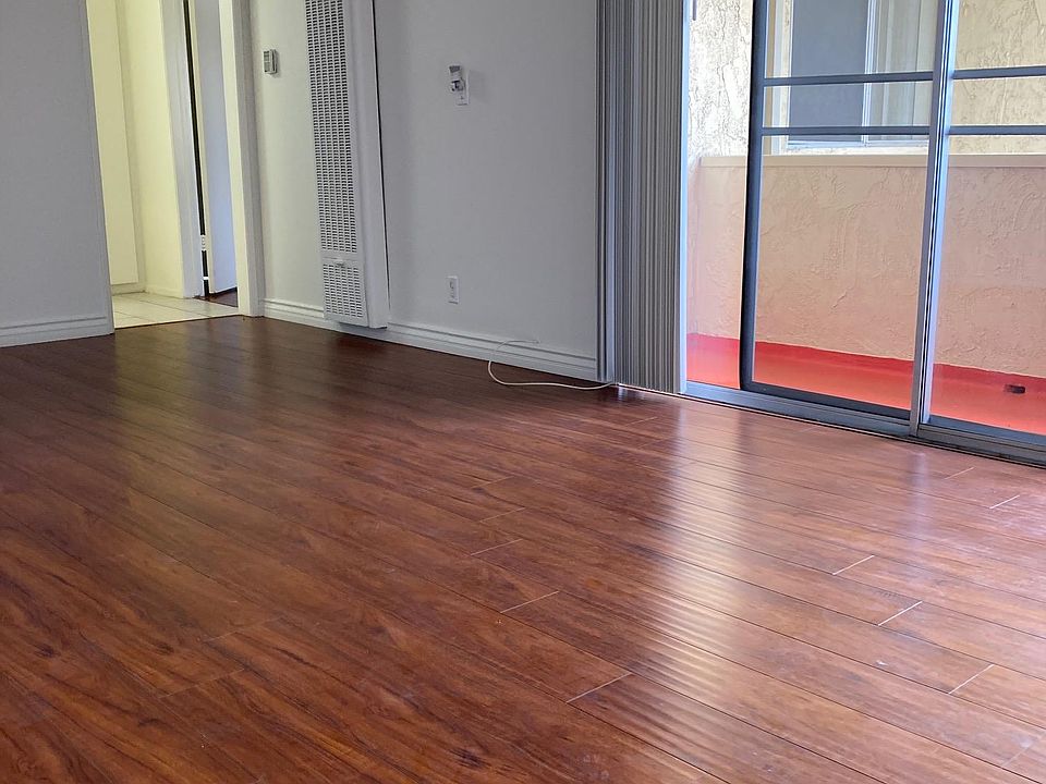 1st image of 6155 Woodman Ave APT 204