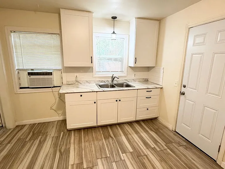 461 Walnut St — Photo 5