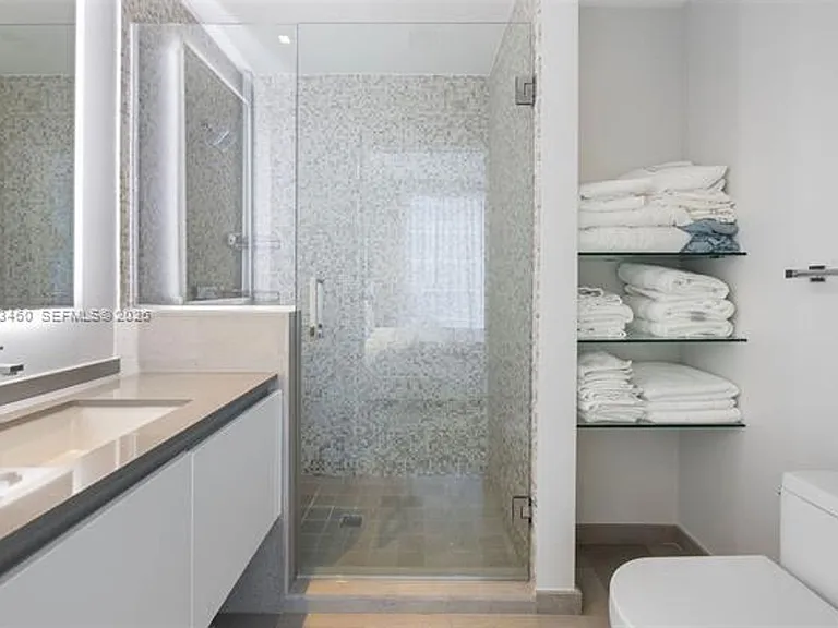 88 SW 7th St #1201 — Photo 11