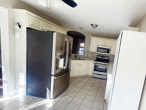 4th image of 134 Holly Pl