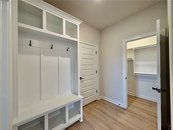 3rd image of 2121 Porter St